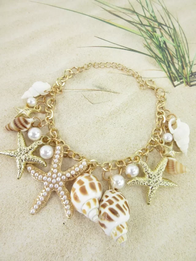 Beach-themed bracelet